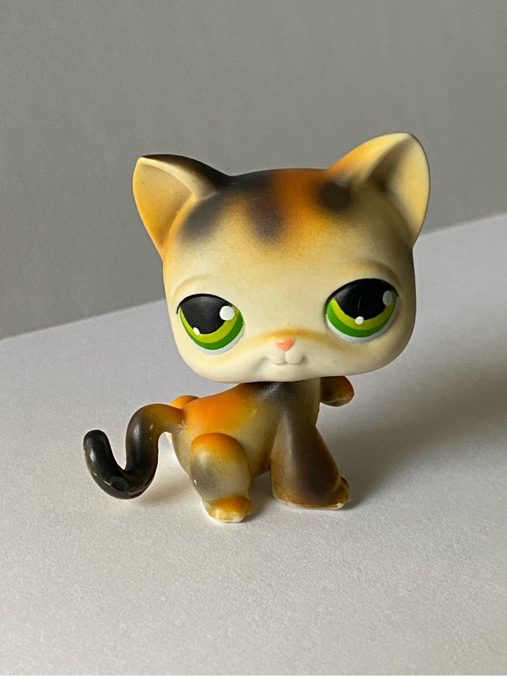 Littlest Pet Shop LPS Green-Eyed Calico Cat Figurine Hasbro 2004